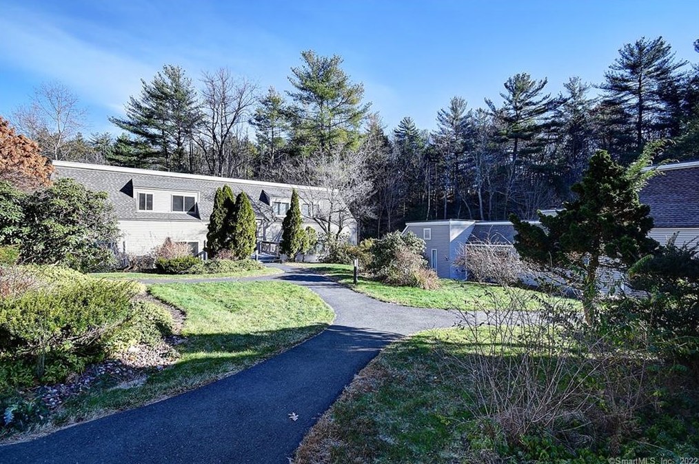 36 Library Ln, Simsbury, CT 06070 exterior