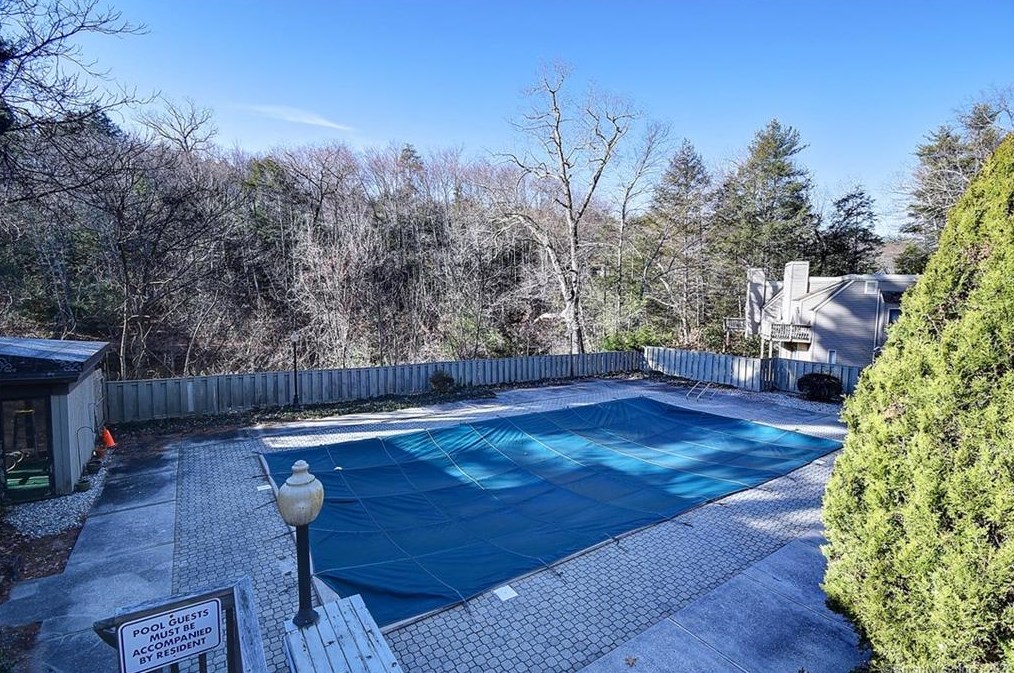 36 Library Ln, Simsbury CT  06070-2110 exterior