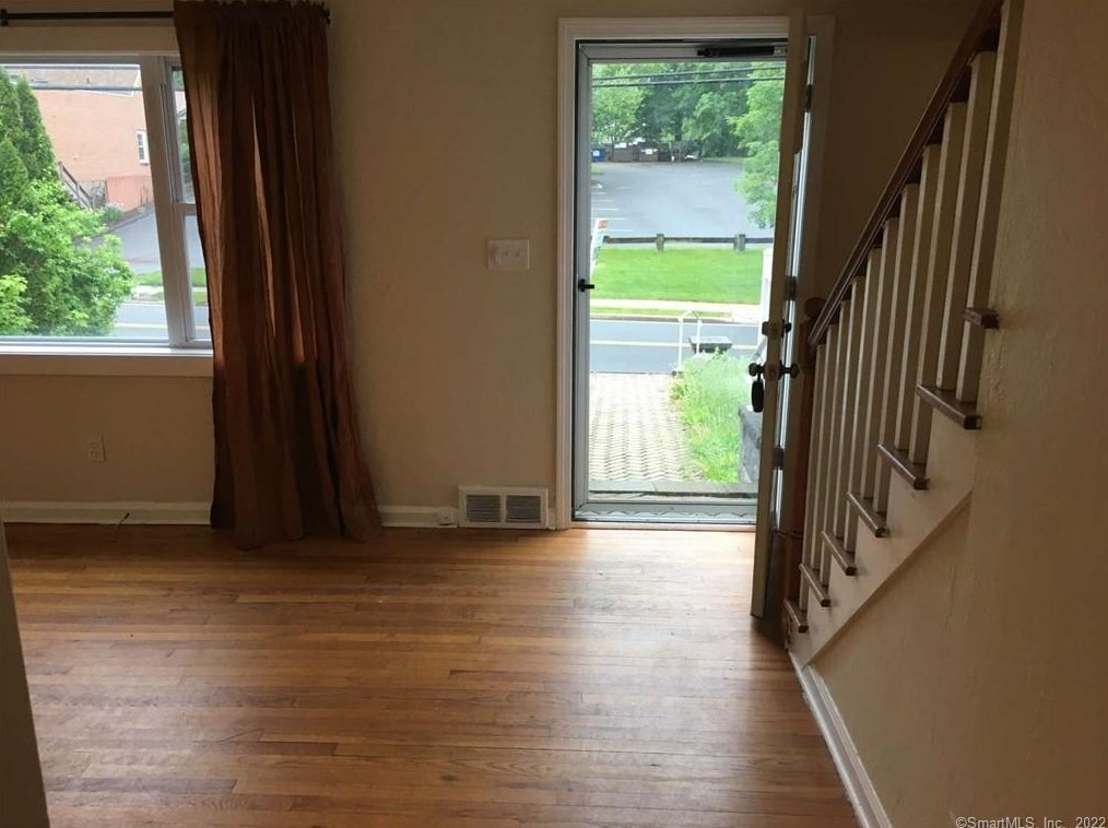 31 Ives St, New Haven CT 06518-2235 exterior