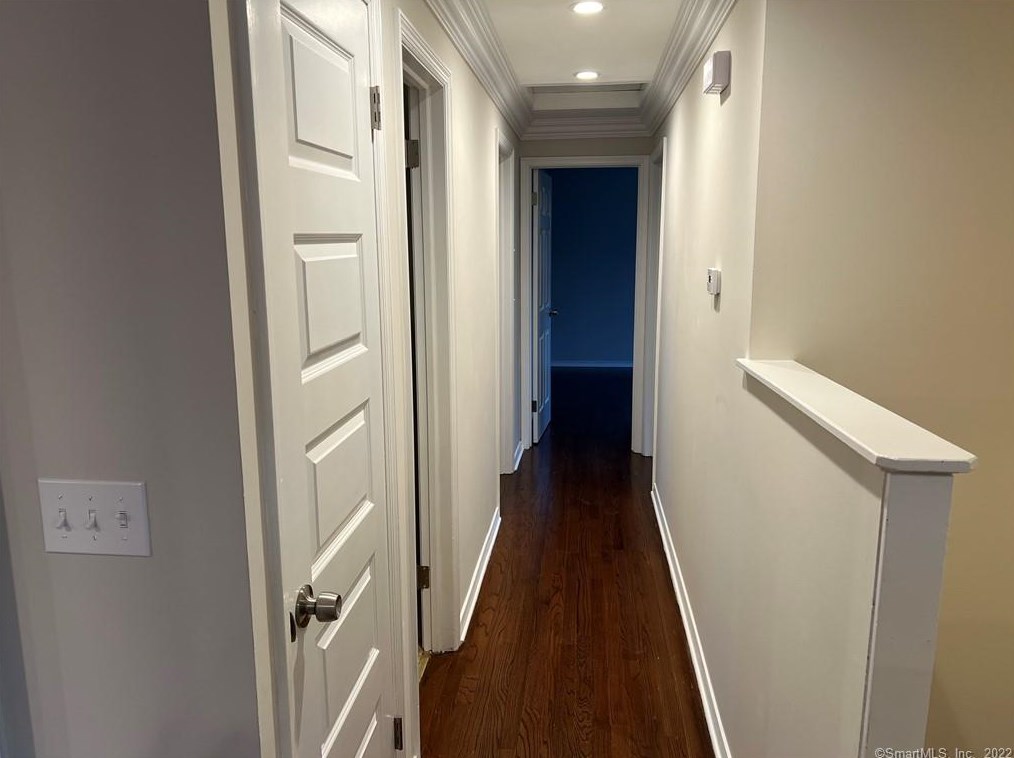 19 Greenwood Ln, Huntington CT  06484-2407 exterior