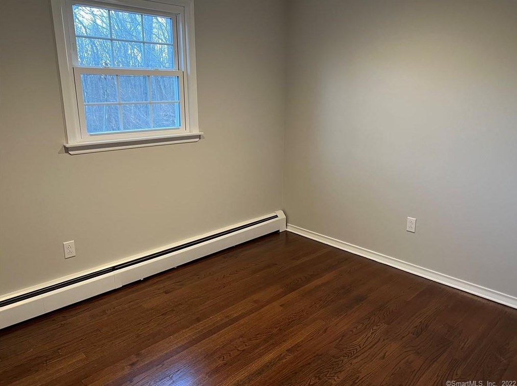 19 Greenwood Ln, Huntington CT  06484-2407 exterior