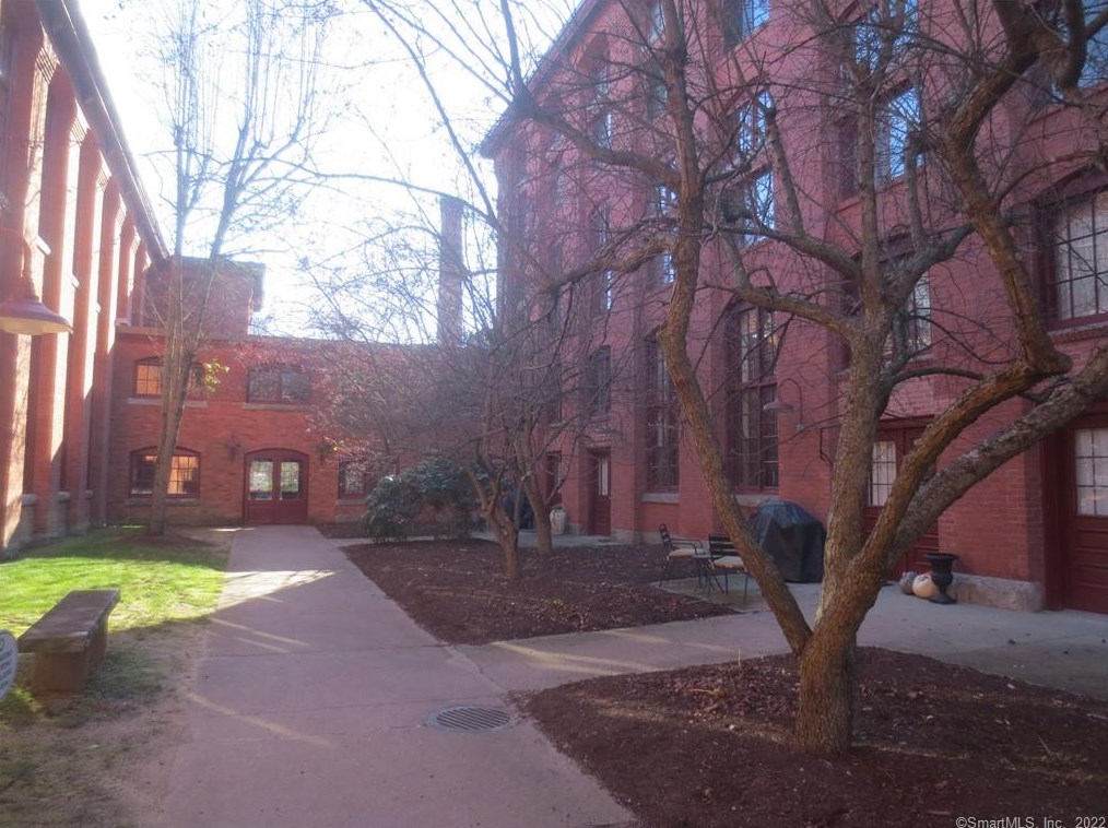 839 Main St Apt 96, Torrington, CT 06790
