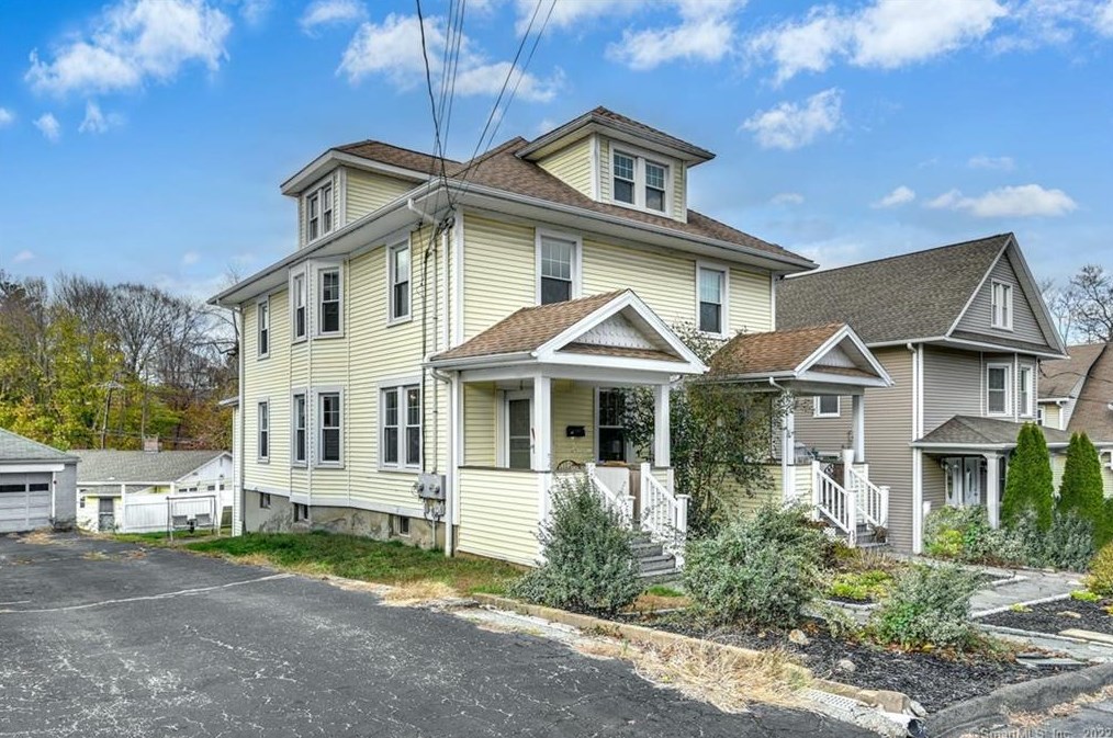 17 Carley St, Huntington, CT 06484