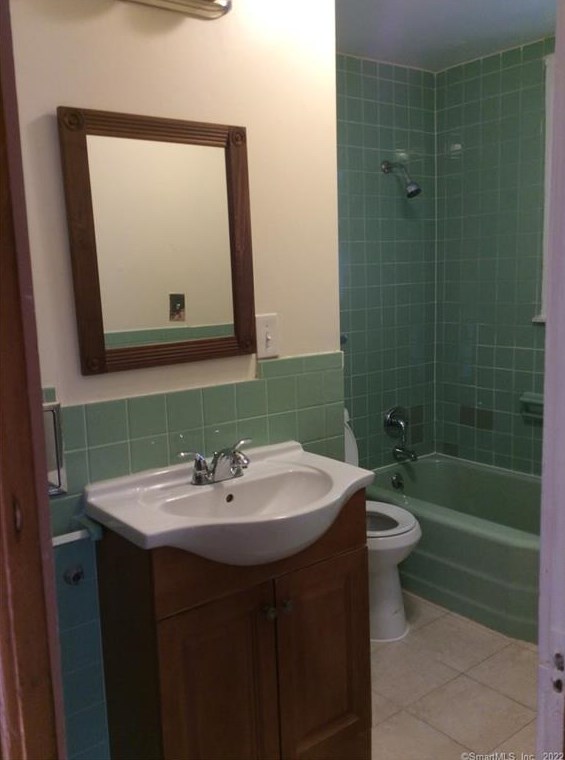68 Derby St, New Britain, CT 06053