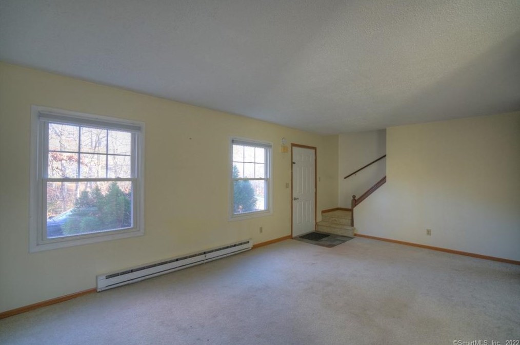 28 Dartmouth Dr, Mystic CT  06355-1344 exterior