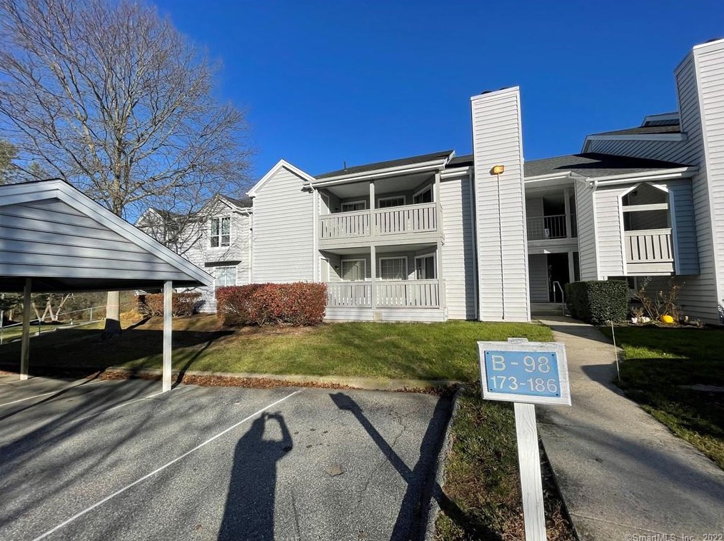 98 Leafwood Ln #178, Groton, CT 06340
