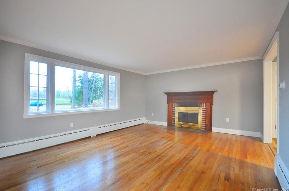 438 Hopmeadow St, Simsbury CT  06089-9731 exterior