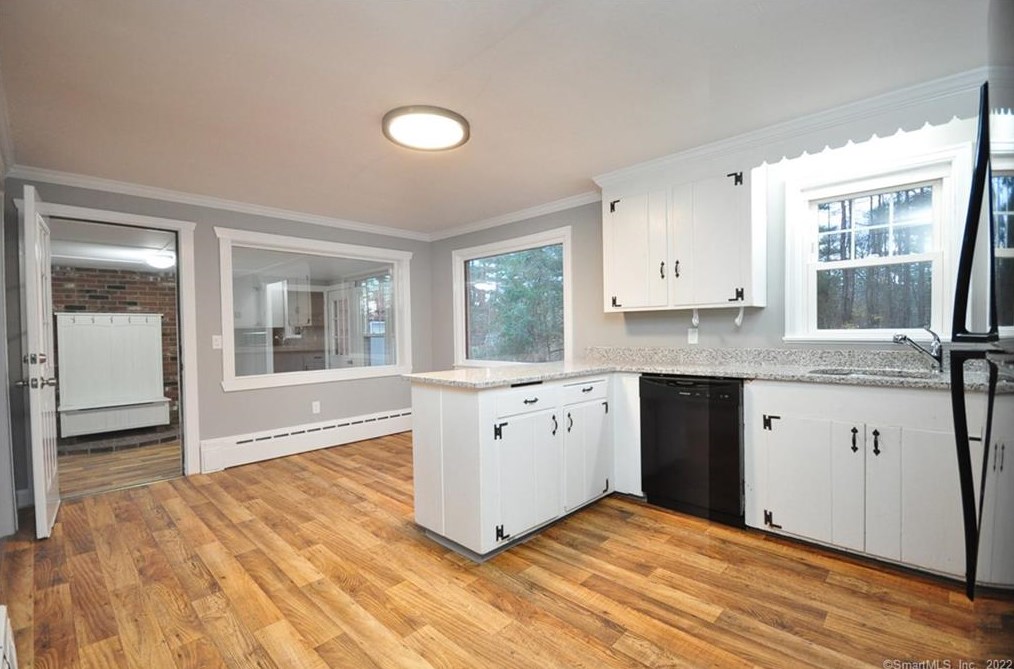 438 Hopmeadow St, Simsbury CT  06089-9731 exterior