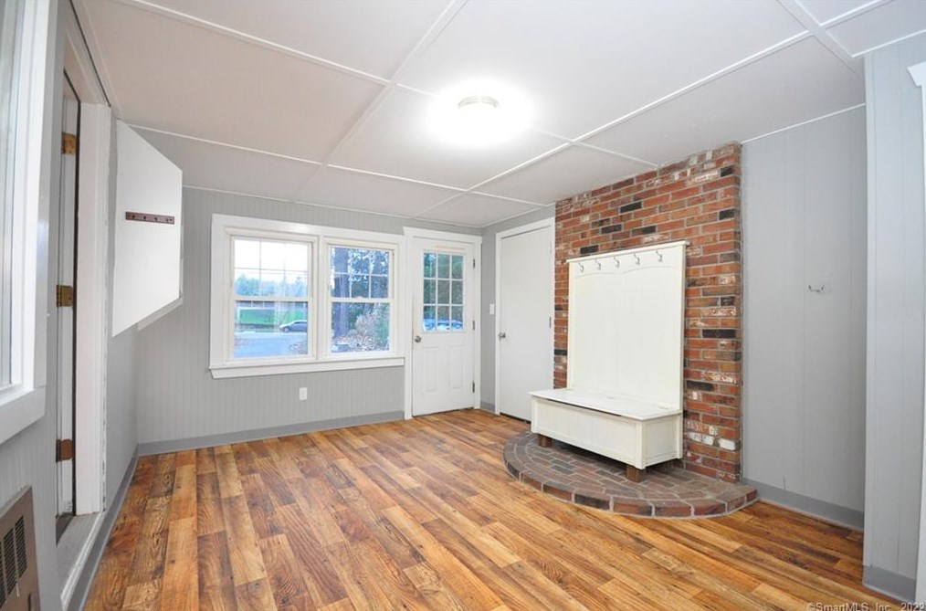 438 Hopmeadow St, Simsbury CT  06089-9731 exterior