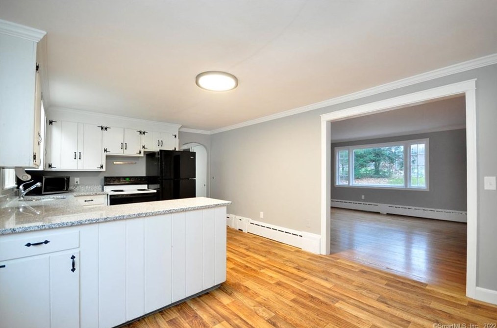 438 Hopmeadow St, Simsbury CT  06089-9731 exterior