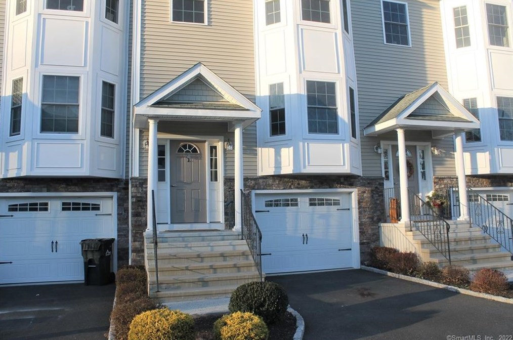 21 Ardi Ct #21, Sandy Hook, CT 06482