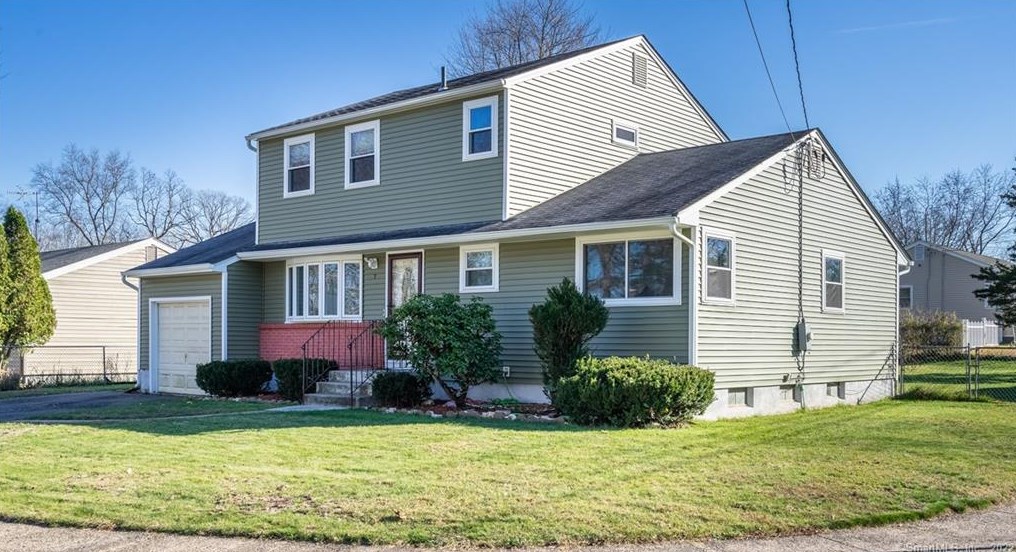 7 Allen Rd, Bloomfield, CT 06002