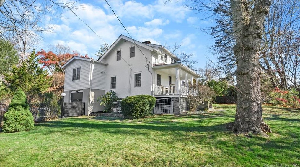 41 Sinawoy Rd, Cos Cob, CT 06807