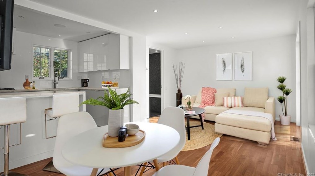 41 Sinawoy Rd, Cos Cob CT  06807-2325 exterior