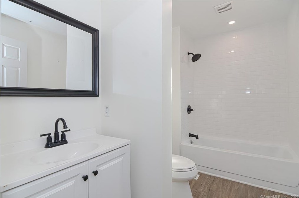 15 Lincoln Pl #1, Bristol, CT 06010