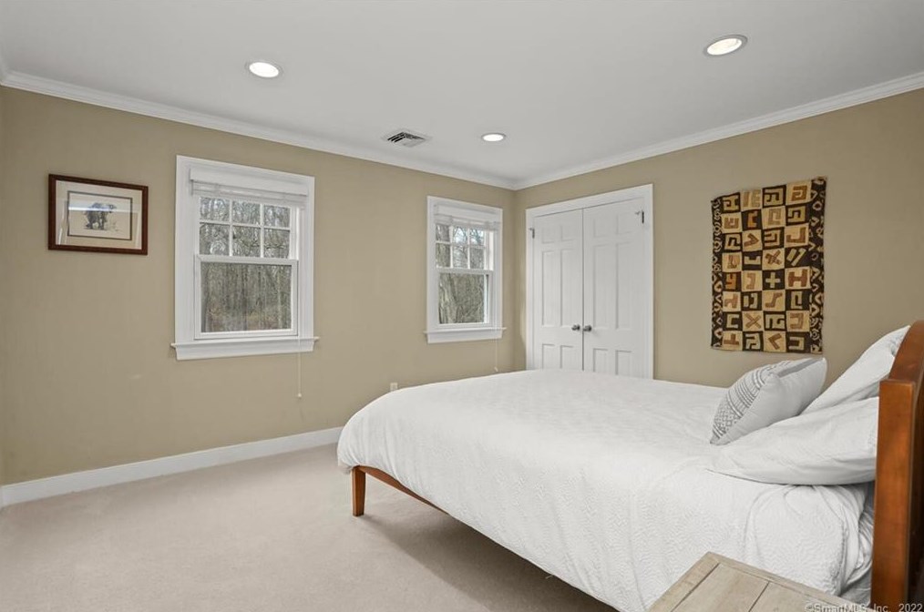 231 Bayberry Ln, Westport CT 06880-4026 exterior