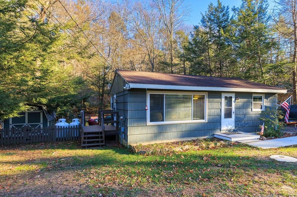 170 Laurel Hill Dr, Woodstock Valley, CT 06282 exterior