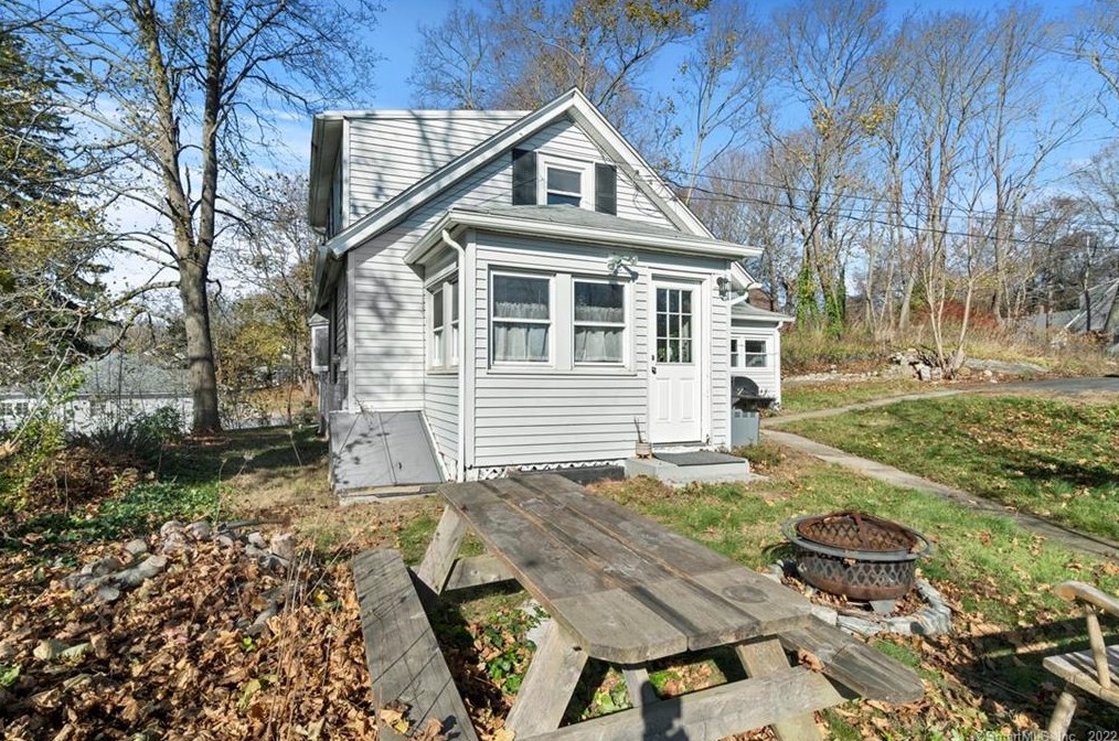 164 Meridian St, Groton, CT 06340