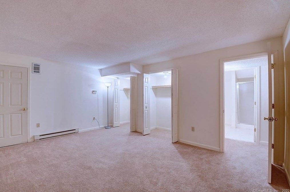 22 Edgewood Ct, Simsbury CT  06070-2350 exterior