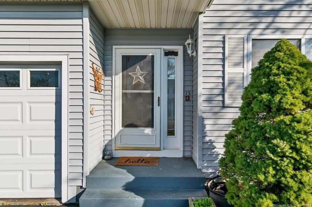 15 Roses Farm Rd, New Haven, CT 06512-4664