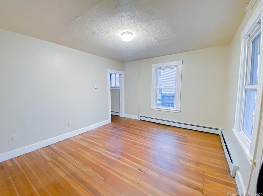 26 Flower St, Manchester, CT 06040