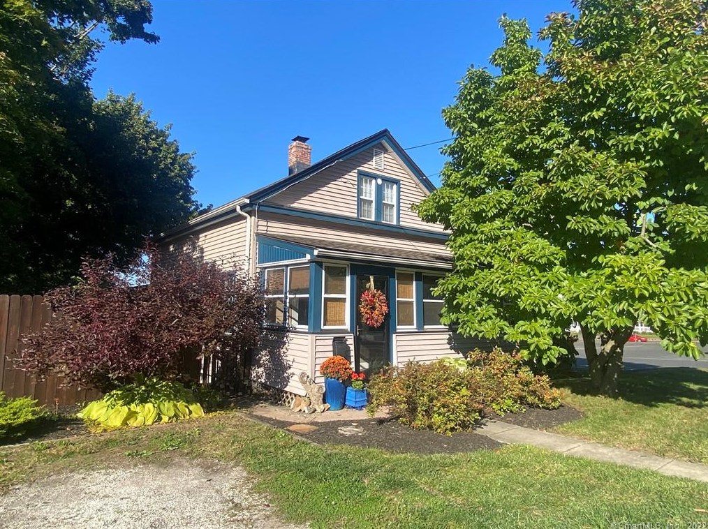 21 Woodland St, Manchester, CT 06042