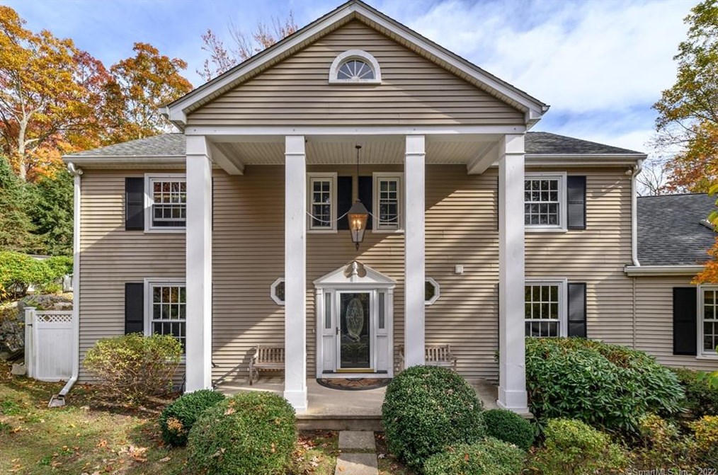 254 W Haviland Ln, Stamford, CT 06903