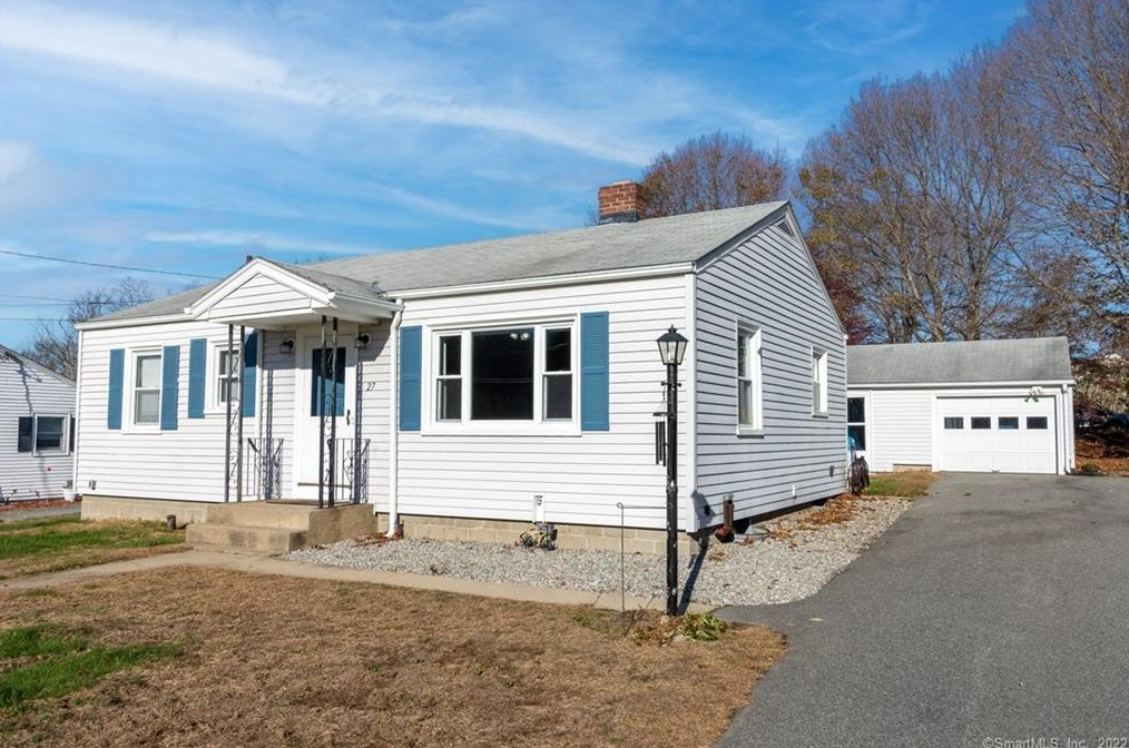 27 Roseleah Dr, Waterford, CT 06385