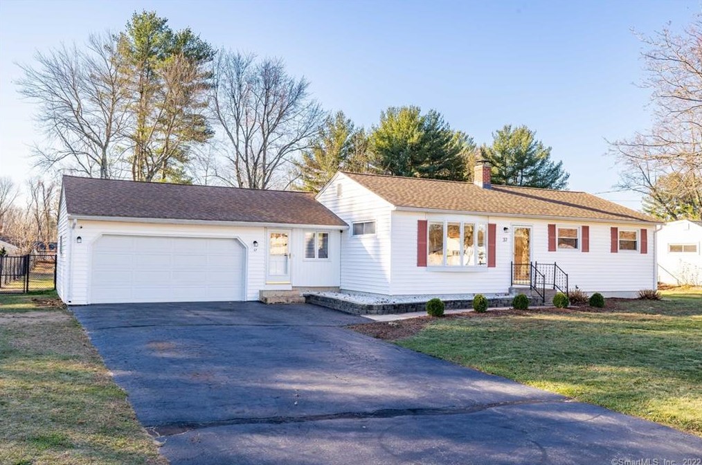 37 Farnham Rd, Wapping, CT 06074