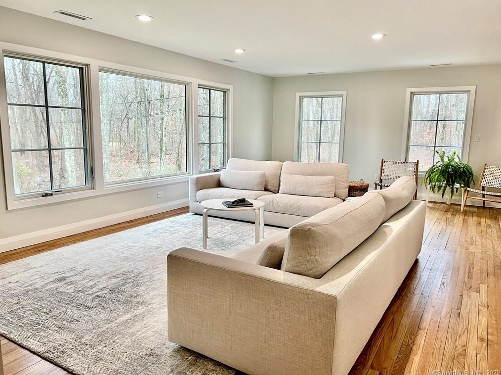 326 Ponus Rdg, New Canaan, CT 06840