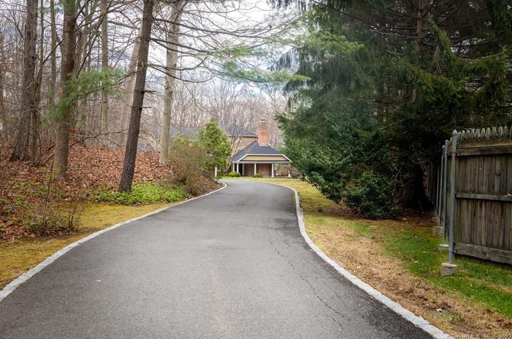 24 N Valley Rd, Ridgefield, CT 06877