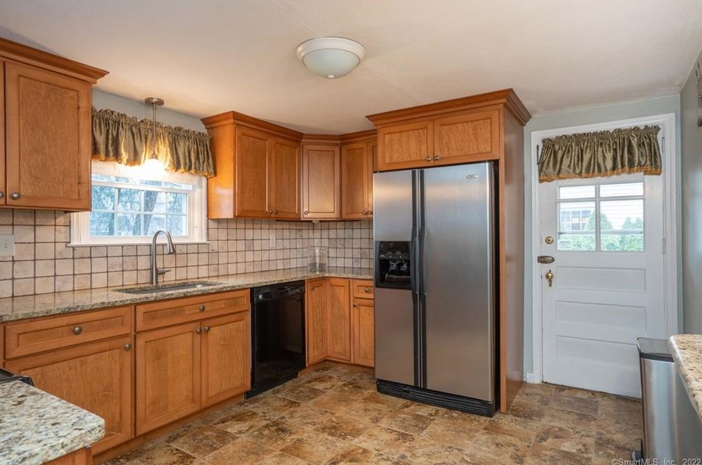 11 Dorset Rd, Hartford CT 06119-1313 exterior