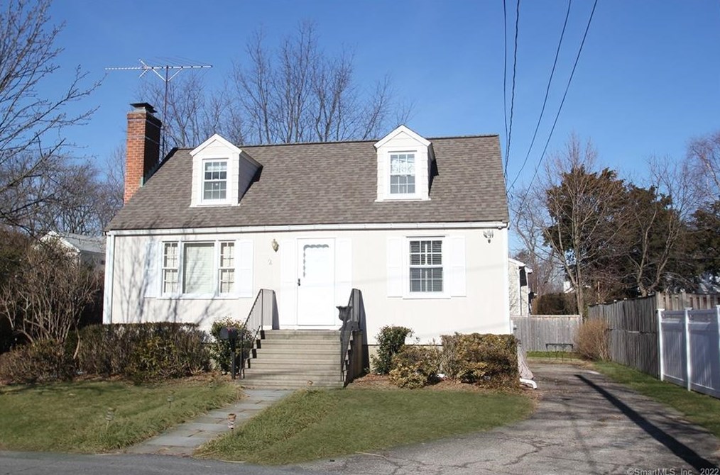 2 Hollis St, Fairfield CT  06824-6410 exterior
