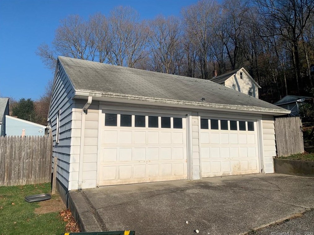 17 Richard St, Ansonia, CT 06401