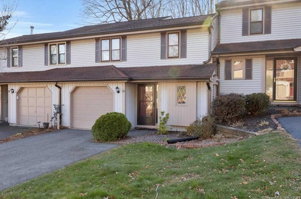 53 Schoolhouse Xing, Hartford, CT 06109-1341