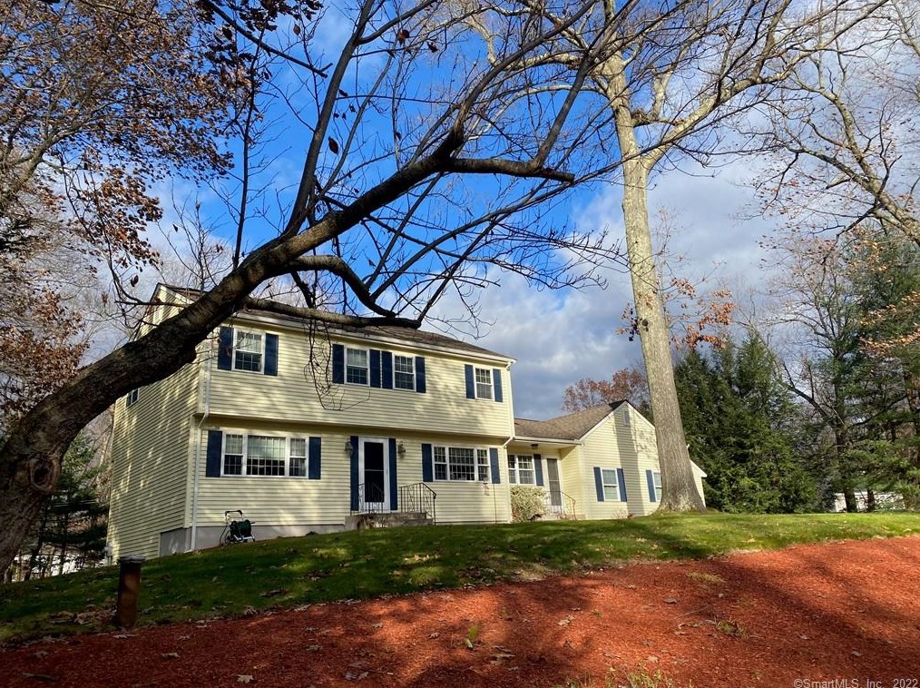 87 Lorraine Rd, Manchester, CT 06040