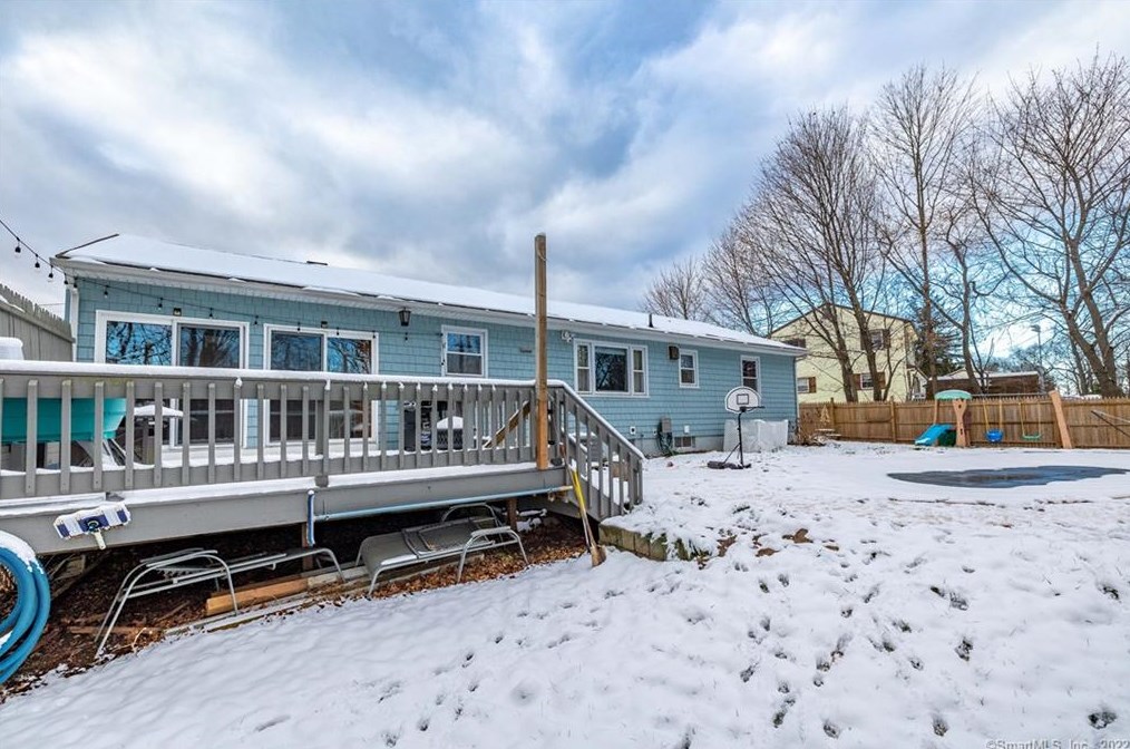 106 Milton Dr, Meriden CT  06450-2423 exterior