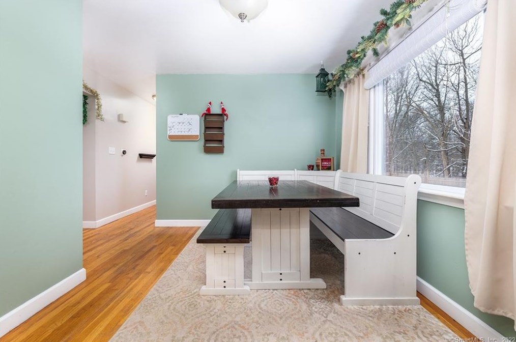 106 Milton Dr, Meriden CT  06450-2423 exterior