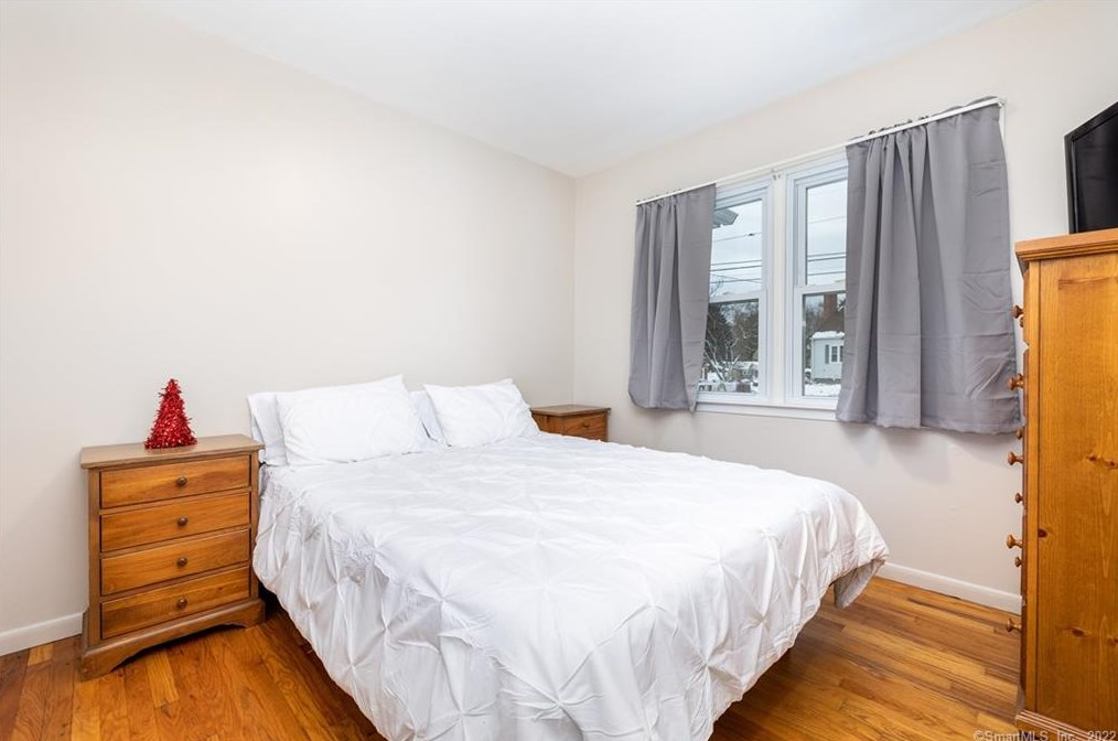 106 Milton Dr, Meriden CT  06450-2423 exterior