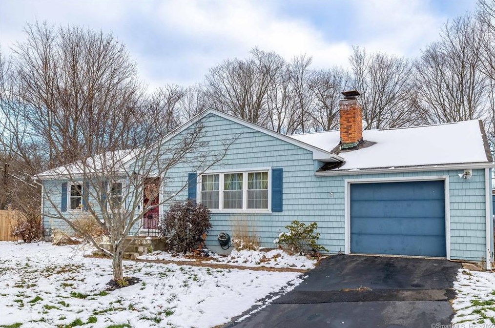 106 Milton Dr, Meriden CT  06450-2423 exterior