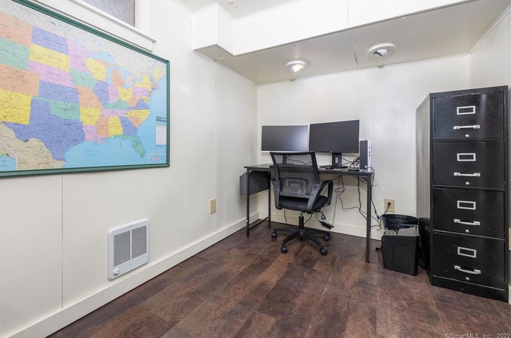 106 Milton Dr, Meriden CT  06450-2423 exterior