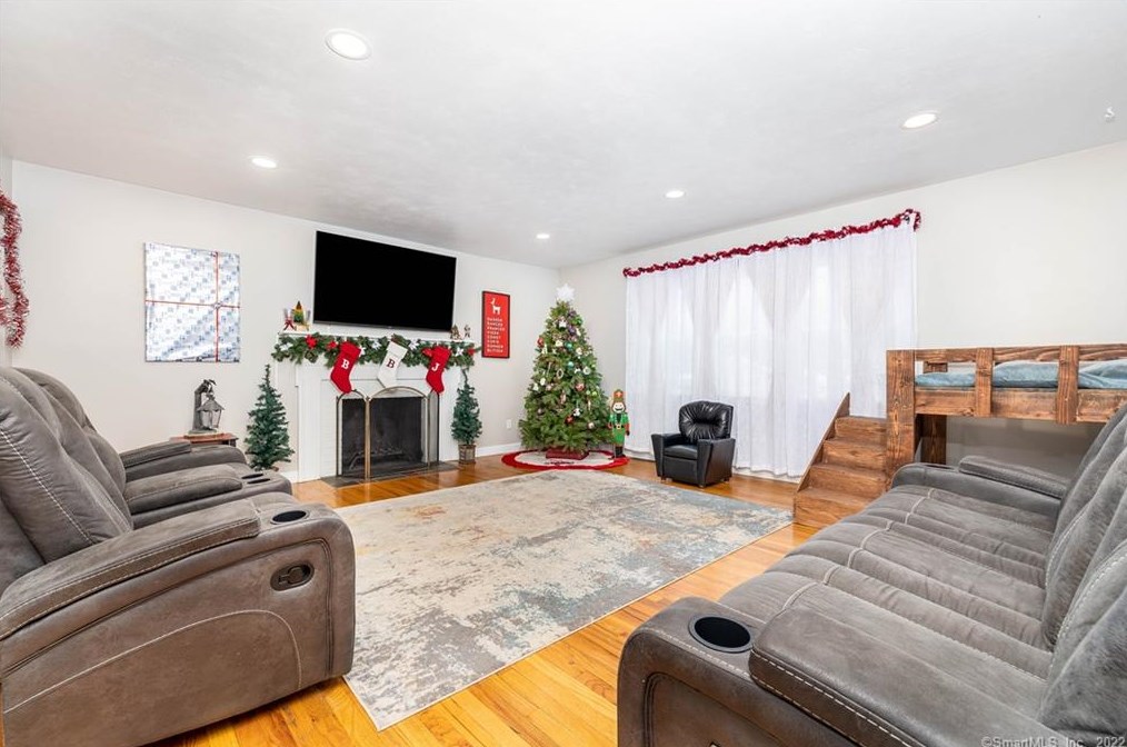 106 Milton Dr, Meriden, CT 06450