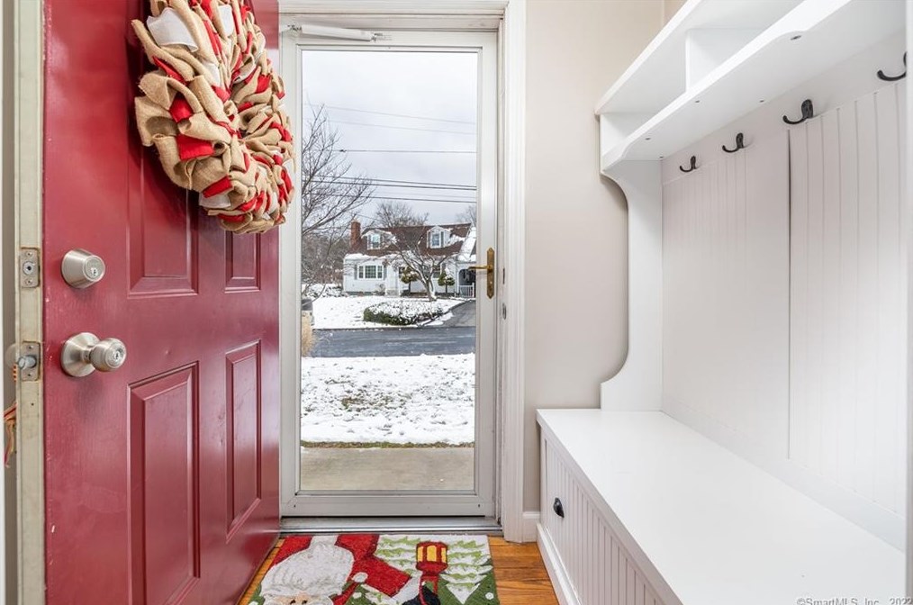 106 Milton Dr, Meriden CT  06450-2423 exterior