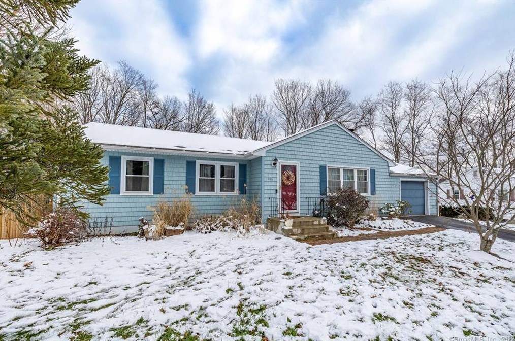 106 Milton Dr, Meriden CT  06450-2423 exterior