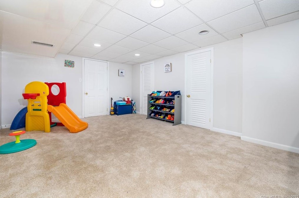 106 Milton Dr, Meriden CT  06450-2423 exterior