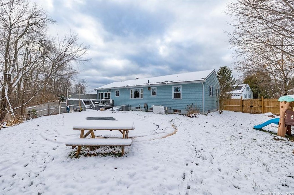 106 Milton Dr, Meriden CT  06450-2423 exterior