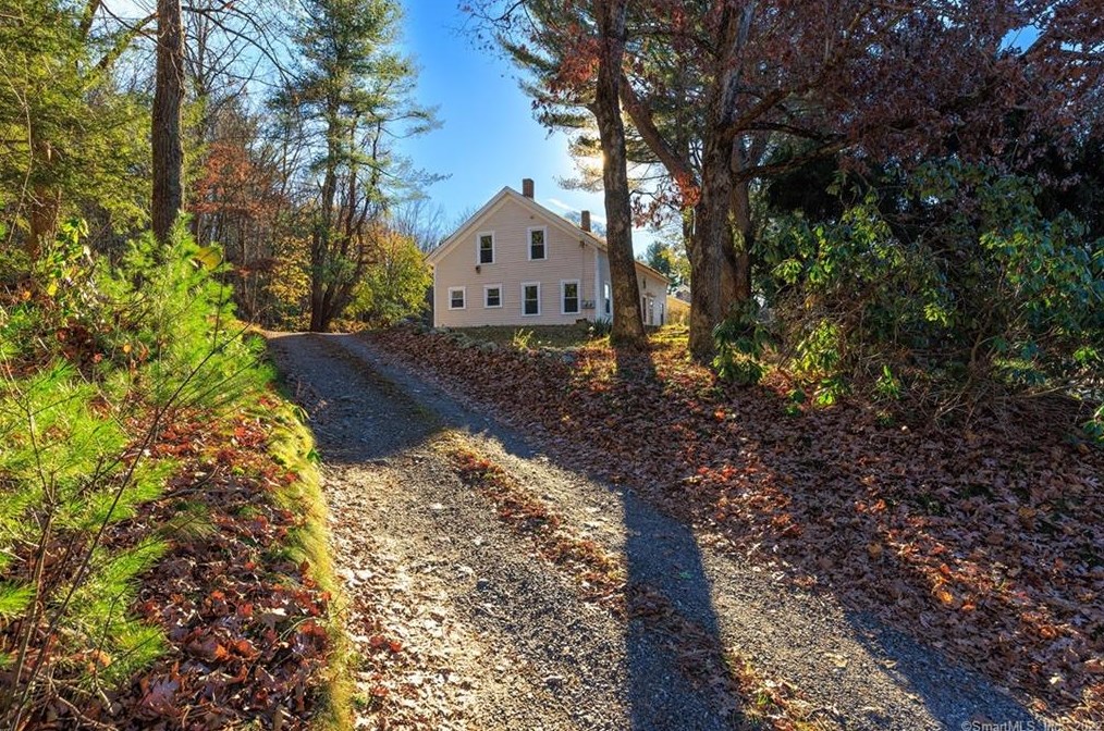 155 Riverside Dr, Thompson, CT 06277