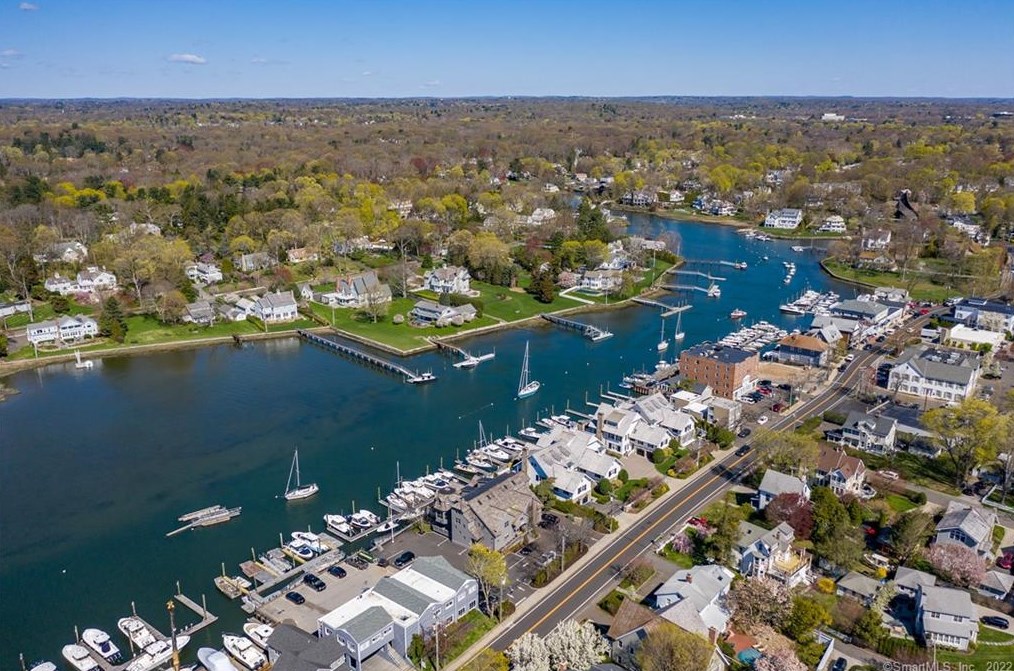 9 Woodbine St, Norwalk, CT 06853