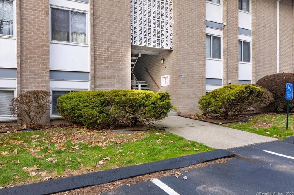 281 Gardner Ave #f4, United States Coast Guard Ac, CT 06320