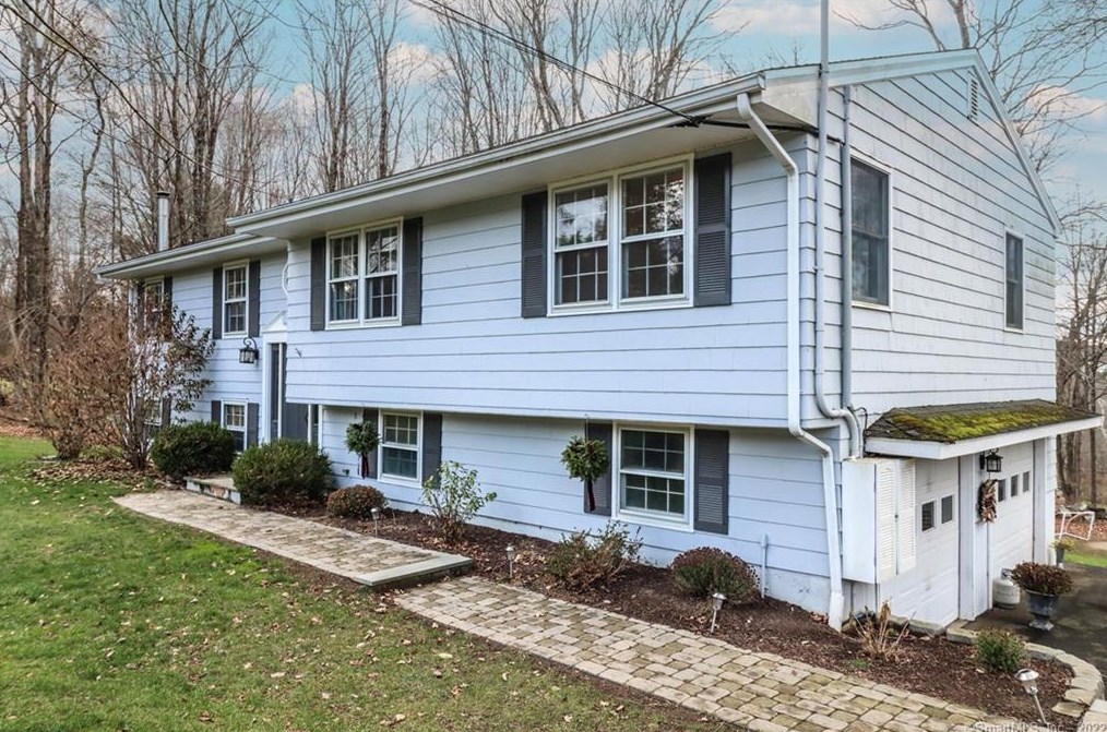 95 Hobby Dr, Ridgefield, CT 06877